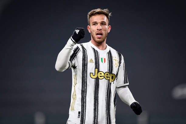 PSG pode fazer troca entre Icardi e Arthur com a Juventus