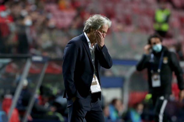 Benfica anuncia a saída de Jorge Jesus