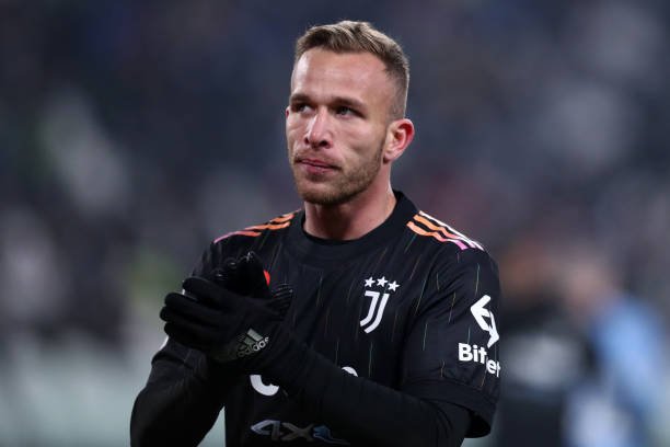 Fora dos planos da Juventus, Arthur pode ser emprestado a clube espanhol