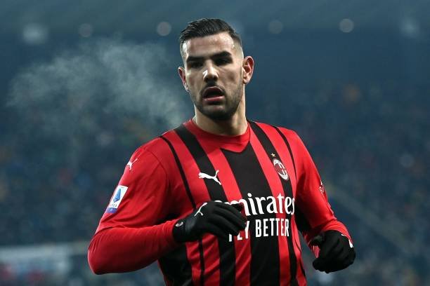 Milan faz proposta de renovação para Theo Hernández