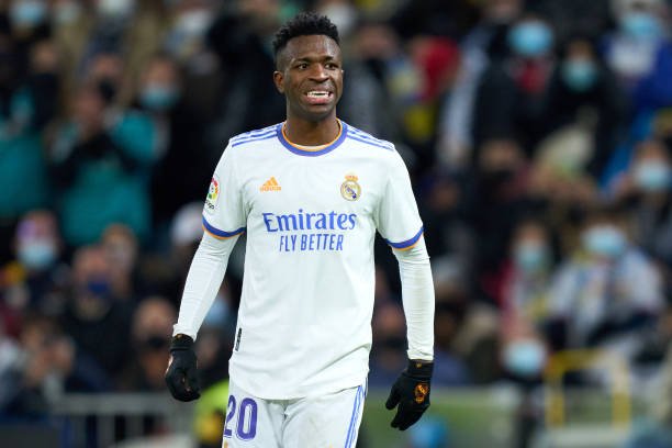Real Madrid prepara proposta com tempo de contrato e aumento de salário para Vinícius Júnior