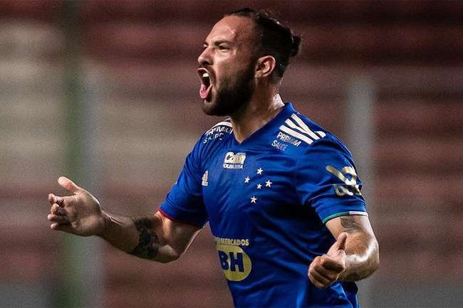 Cruzeiro renova com o meia Giovanni