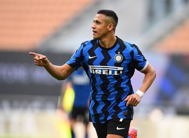 Barcelona tentará o retorno de Alexis Sánchez em janeiro, diz jornal