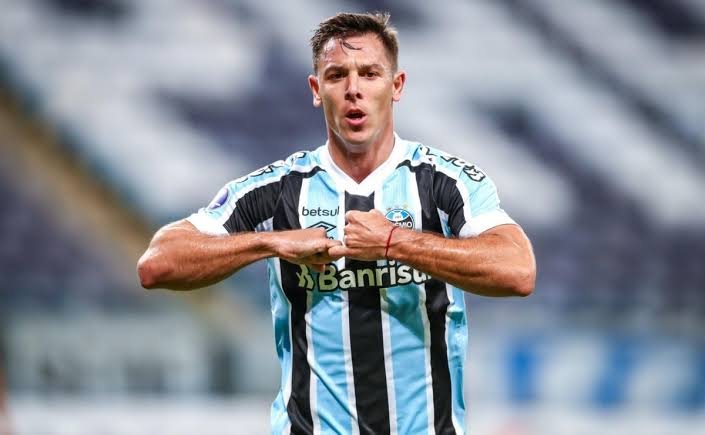 Grêmio recebe contato de clubes do exterior por Churín
