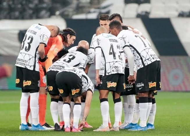 Com dívida bilionária, Corinthians termina 2021 com superávit; veja detalhes