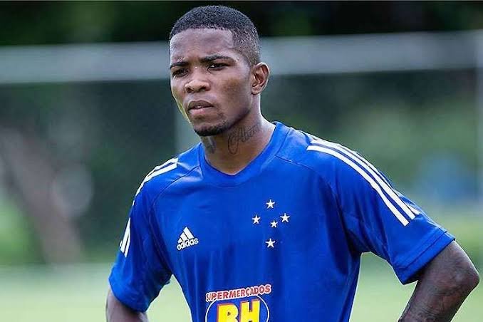 Grêmio negocia empréstimo de ex-zagueiro do Cruzeiro