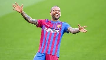Barcelona define data para reestreia de Daniel Alves