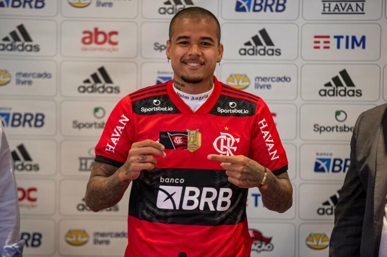 Emprestado ao Flamengo, Kenedy entra na mira do Shakhtar Donetsk