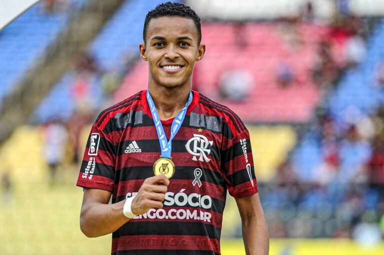 Mônaco tem interesse em jovem promessa do Flamengo, diz jornalista
