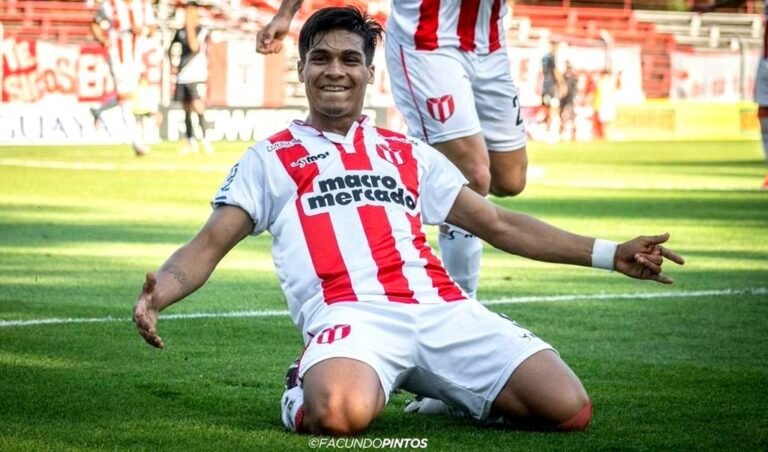 Presidente do River Plate-URU confirma interesse de Palmeiras e Flamengo em jovem atacante