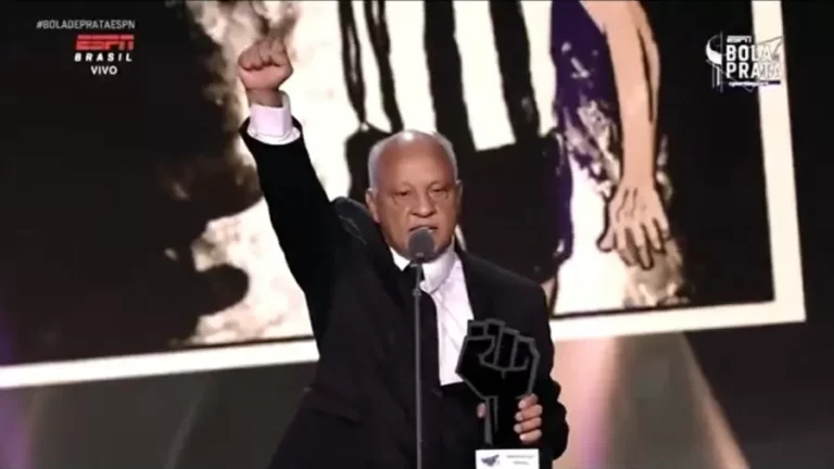 Bola de Prata: Ídolo do Atlético Mineiro, Reinaldo é homenageado