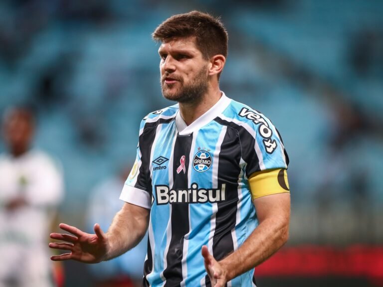 Após rebaixamento do Grêmio, Kannemann entra na mira do San Lorenzo