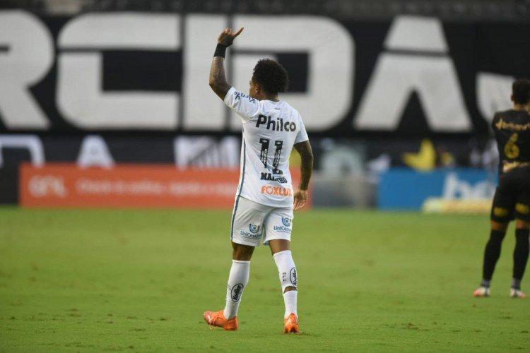 Marinho era mal visto por funcionários e alguns jogadores do Santos, diz jornal