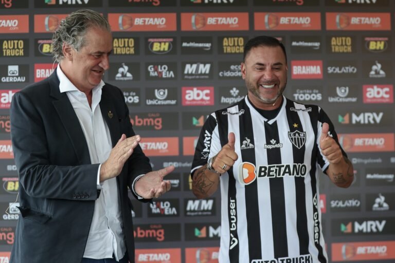 Antonio Mohamed fala sobre o mercado alvinegro e a chegada de reforços e saída de atletas: “Estamos bem”
