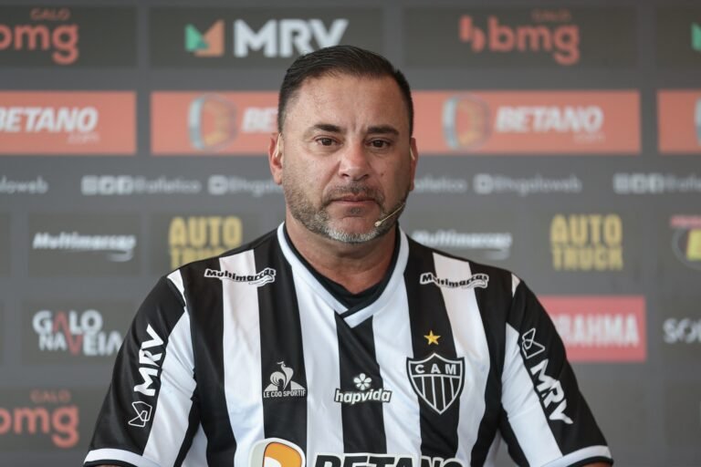 Antonio Mohamed fala sobre o estilo de jogo de suas equipes e afirma: “Aqui, o sucesso é ser campeão”