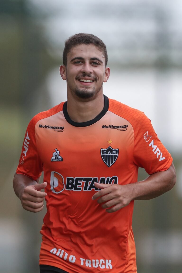 Atlético Mineiro encaminha venda de jovem atacante para time dos Emirados Árabes