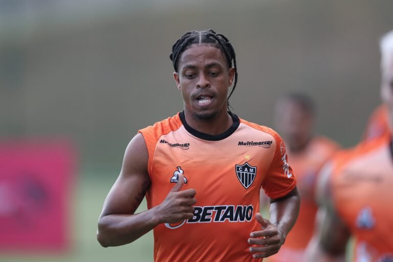 Herói do título alvinegro, Keno se recupera da Covid-19 e volta a treinar na Cidade do Galo