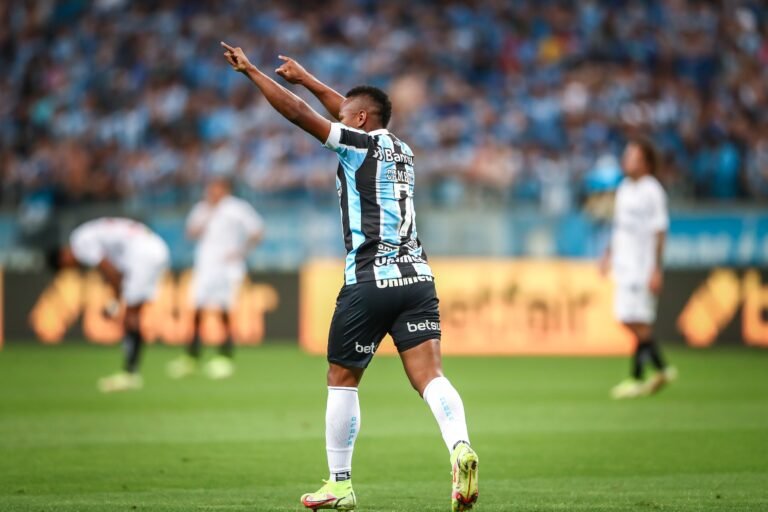 Grêmio buscou, mas não achou interessados em Campaz e Villasanti