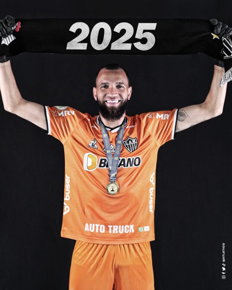 Atlético anuncia renovação com goleiro Éverson até 2025