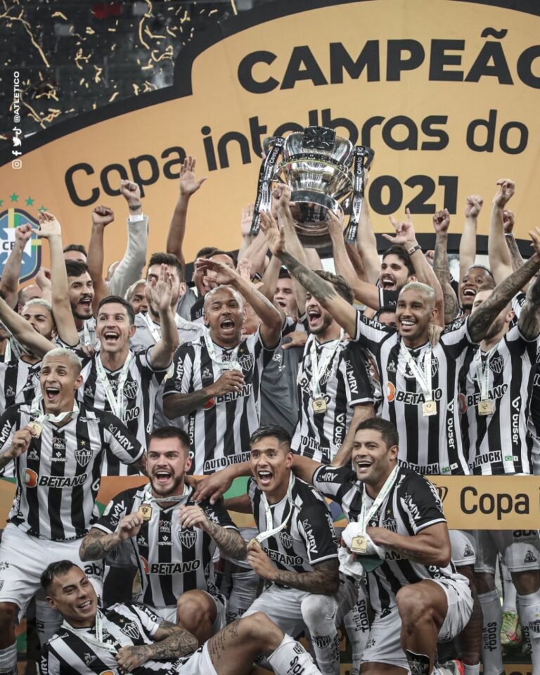 Atlético Mineiro divulga nota oficial sobre a busca por um novo treinador