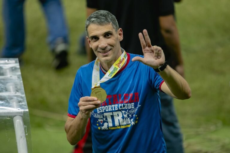 Atlético Mineiro vai tentar a contratação de Juan Pablo Vojvoda, do Fortaleza