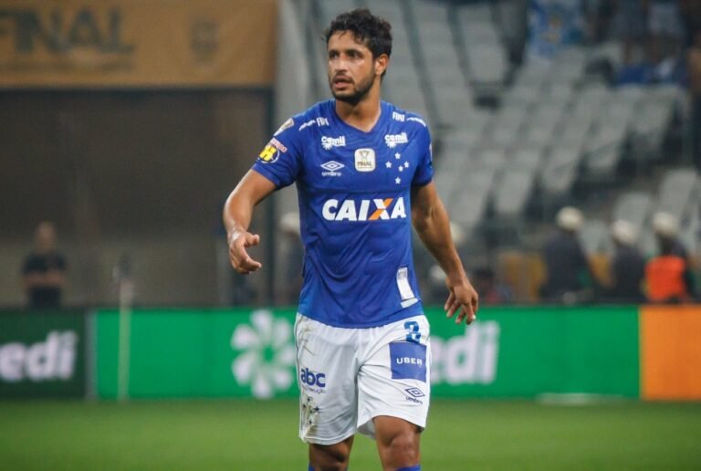 Zagueiro Léo, ex-Cruxeiro, deve ser reforço do América-MG
