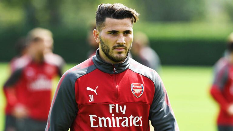 Olympique de Marselha contrata Sead Kolašinac, do Arsenal