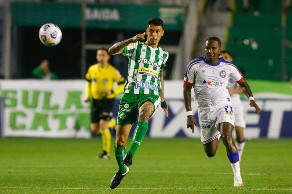 Vitor Mendes comenta sobre disputa por titularidade no Atlético-MG