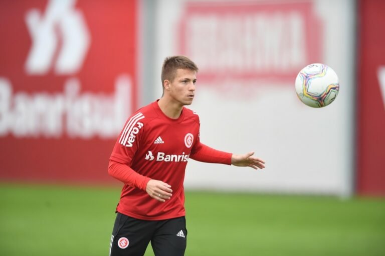 Internacional acerta a saída de 10 jogadores; veja a lista