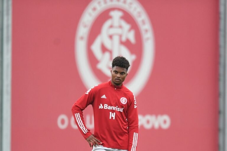 São Paulo negocia contratação de Lucas Ribeiro, ex-Internacional