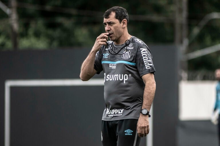 Carille é liberado do Covid-19, mas não comanda o time contra o Botafogo/SP, entenda