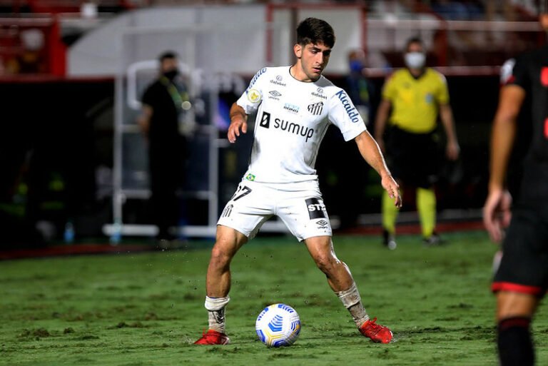 Lacava se despede do Santos após rescisão: “Queria ter ficado, mas não foi possível”