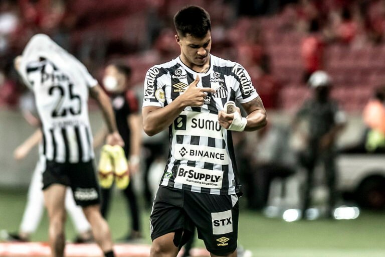 Santos anuncia renovação de Marcos Leonardo até 2026