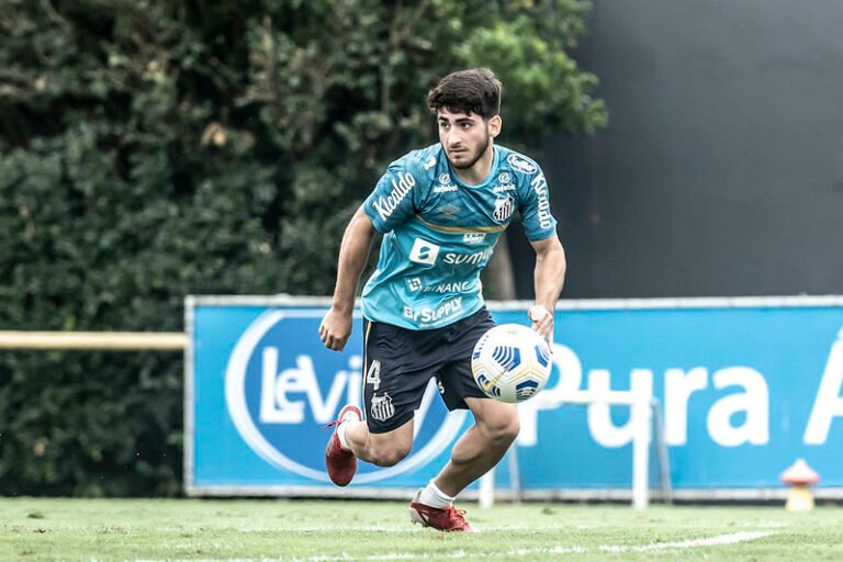 Santos rescinde com Lacava e prefere apostar em jovens da base