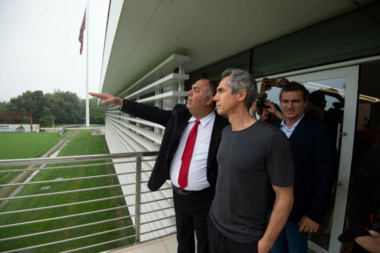 Flamengo define data para colocar telão pedido por Paulo Sousa no CT