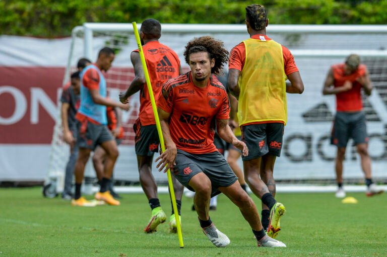 Flamengo deve receber nova proposta de clube saudita por Willian Arão