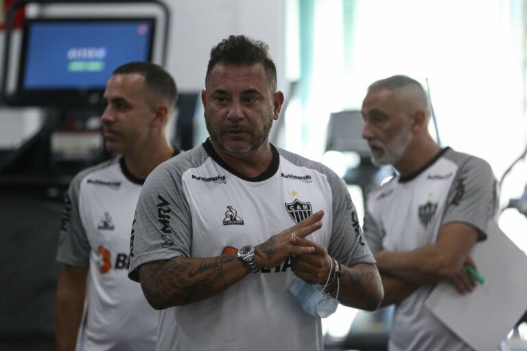 ‘El Turco’ é registrado no BID e pode comandar Atlético já na quarta-feira