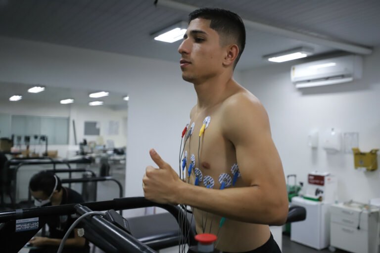 Savarino e Rubens se juntam ao restante do elenco alvinegro; Micael continua em isolamento