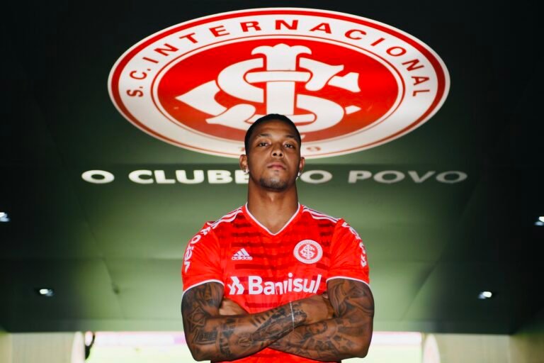 Flamengo tentou atravessar negociação do Inter por David, diz jornalista
