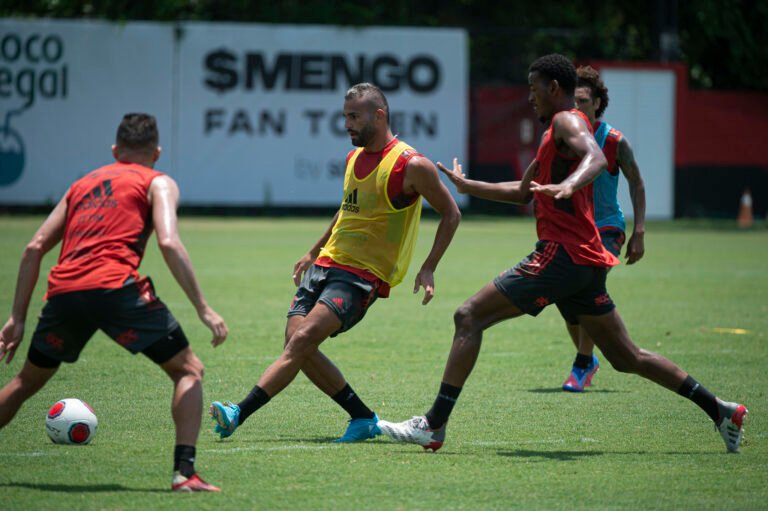 Thiago Maia testa positivo para Covid-19; é o quarto positivo no Flamengo