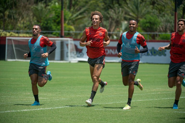David Luiz exerce liderança no Flamengo e auxilia no desenvolvimento dos mais jovens