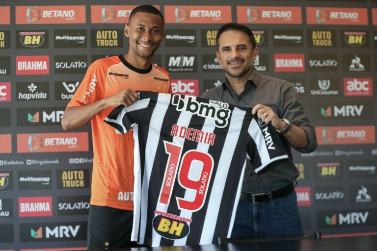Ademir é apresentado oficialmente pelo Atlético Mineiro e usará a camisa 19, deixada por Diego Costa