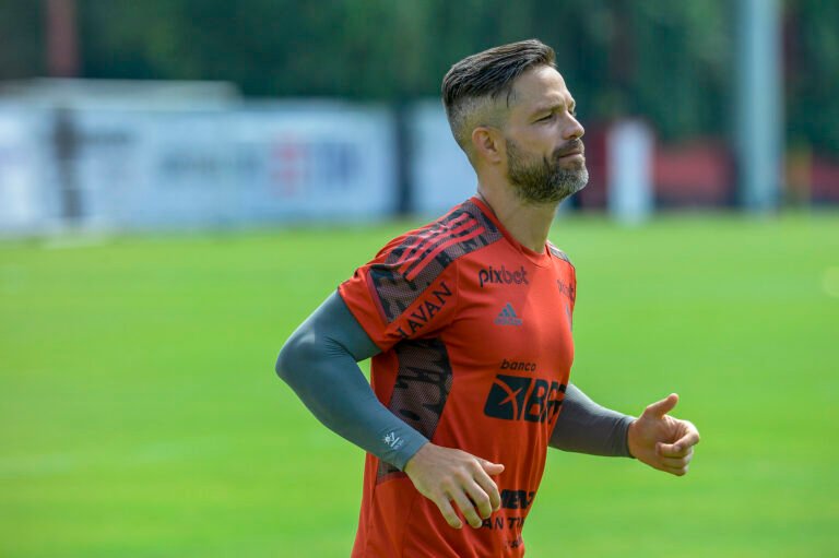 Com ausências, Paulo Sousa defina esquema e escala Diego no ataque do Flamengo