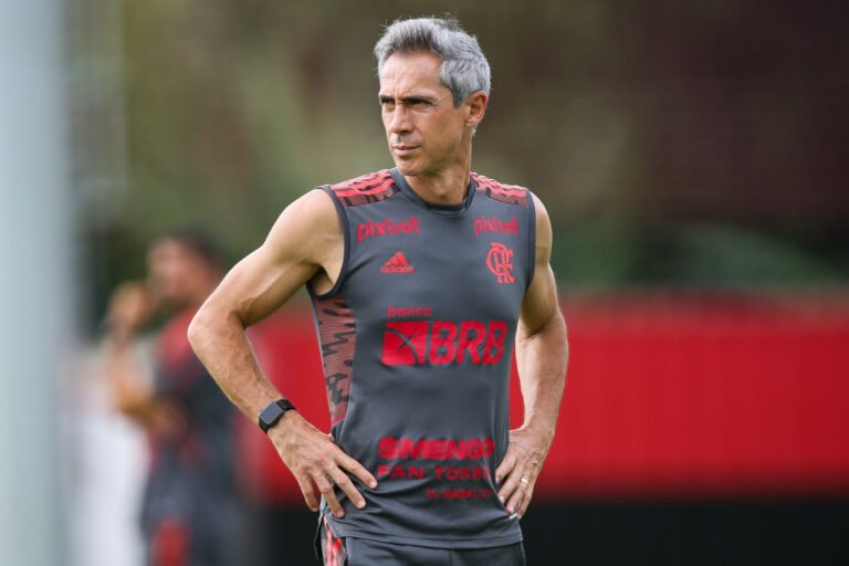 Flamengo libera três jogadores para buscarem novos clubes; veja nomes