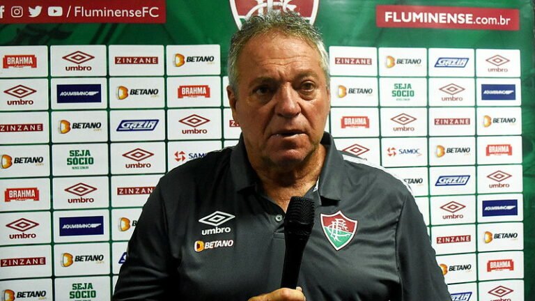 Abel minimiza polêmica após não relacionar Ganso: “Preciso revezar”