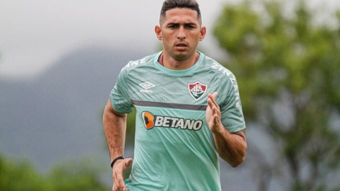 Fluminense não pretende seguir com Danilo Barcelos e aguarda proposta