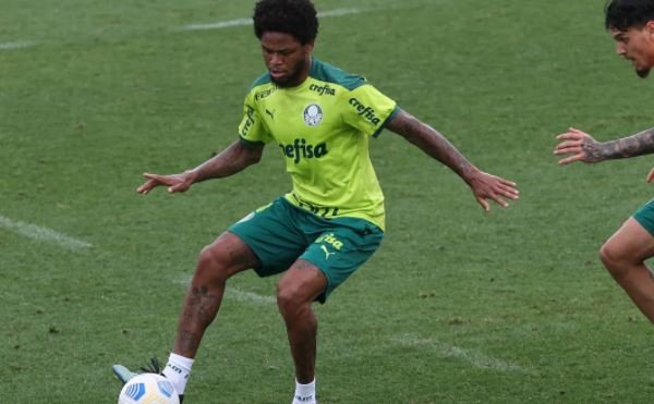 Palmeiras mantém conversas com Botafogo para empréstimo de Luiz Adriano