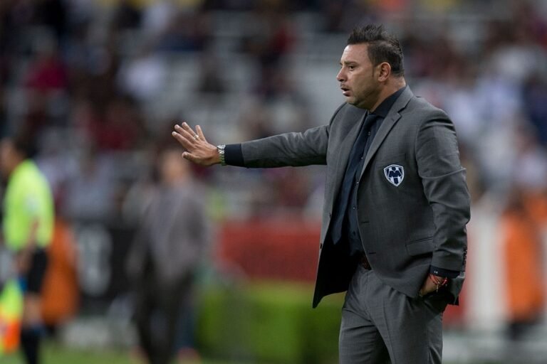 Antonio Mohamed, o El Turco, aparece como possibilidade de ser o novo treinador do Atlético Mineiro