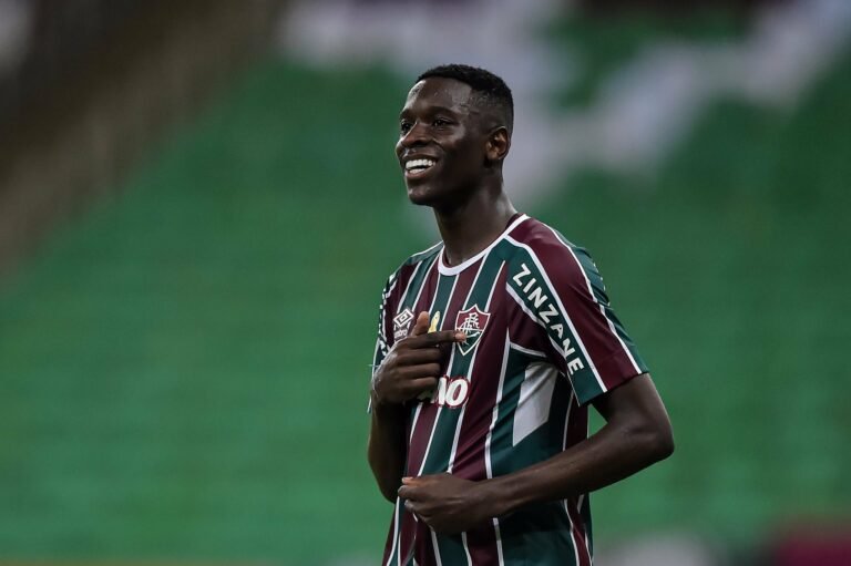 Ajax estuda a contratação de Luiz Henrique, do Fluminense