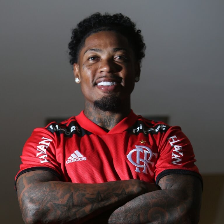 Marinho é registrado no BID e pode estrear pelo Flamengo contra o Boavista